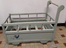 Ancien Berceau À Roulettes Pour Poupées En Bois Vintage Année 1950( Réf : Hang )