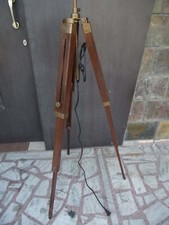 Ancien lampadaire finition marron trépied en bois support d'éclairage pour dé...