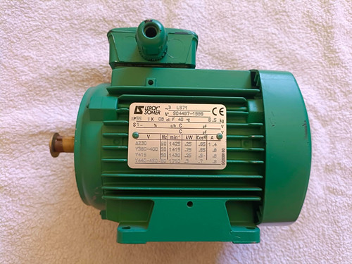 Moteur électrique triphasé