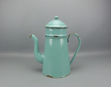 Ancienne cafetière en tôle