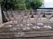 9 VERRES A VIN ANCIENS OU A