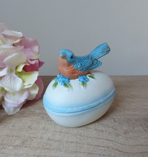 Boîte œuf vintage en