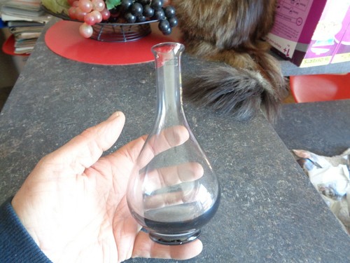 Jolie fine carafe - ou, flacon