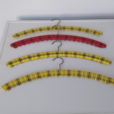 Lot de 4 Cintres Ecossais des