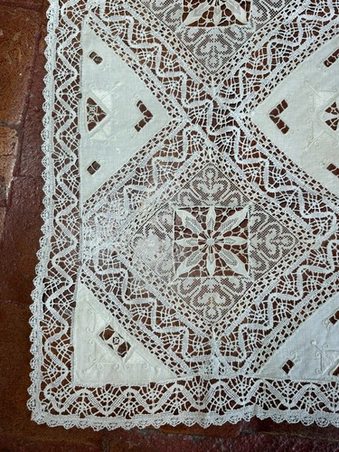 Dentelle ancienne nappe - dentelle,
