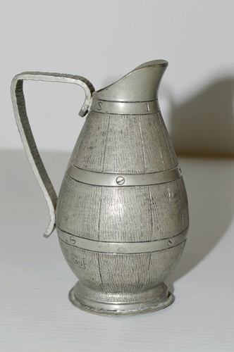 Joli petit broc etain - en,