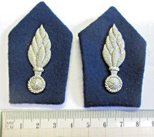 Pair of collar patches: silver metal grenades on medium blue background - BELGIAN