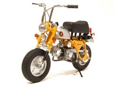 Honda Monkey Z50A - Ebbro 1/10