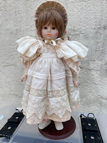 Poupee mundia lavinia les - poupee,