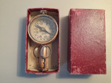 Boussole militaire, Loupe et