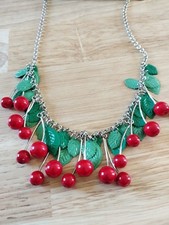 Collier cerises pin'up