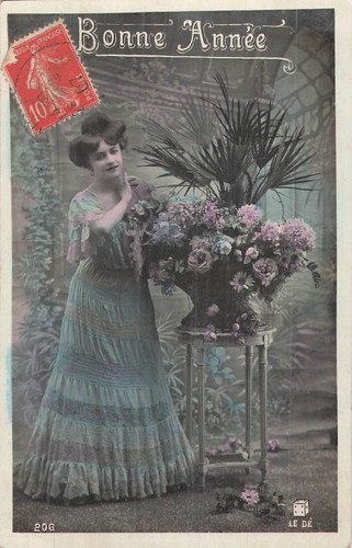 Bonne annee femme elegante - cp,