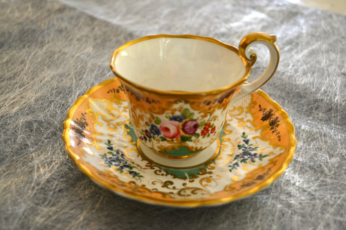 Tasse sous - tasse, porcelaine