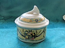 Beautiful box in Villeroy and Boch castellina model