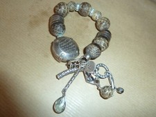 beau bracelet de marque