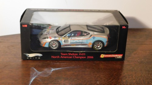 Voiture miniature ferrari - 18,