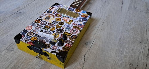 Cigar box guitar - box, c