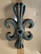 Ancien ancrage de façade mur