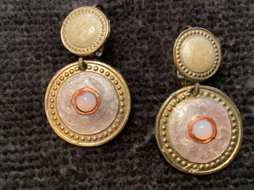 Boucles oreilles de - d’oreilles,