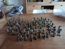 Plus de 80 Soldats  crescent