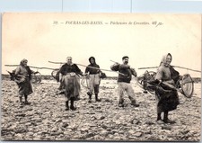 17 FOURAS - pecheuses de crevettes.