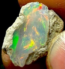 Opale noire brute de qualité