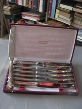 ++"542.21"  12 COUTEAUX MANCHES METAL ARGENTE LAMES ACIER ORFEVRE GUY DEGRENNE