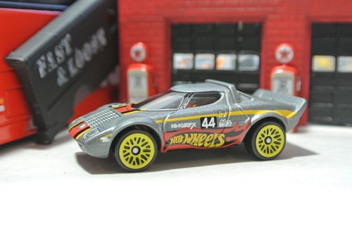 Hot wheels loose lancia - loose,