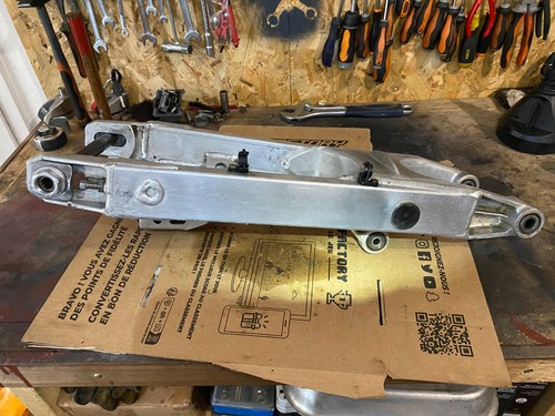 Bras oscillant alu axe roue - bras,