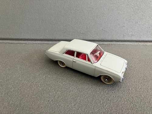 Ancienne voiture miniature - ancienne,