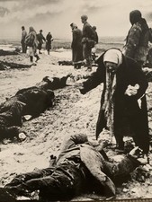 Ancienne grande photo vintage WW2 champ de bataille soldats morts URSS 60 X 47