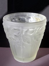 Art Déco - vase en verre moulé/pressé épais à décor de feuilles