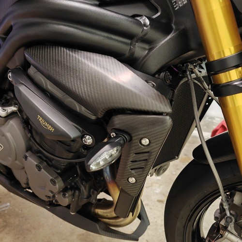 Flancs sur moteur triumph - sur,