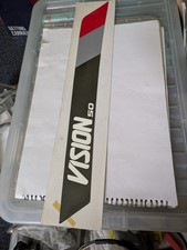 Autocollant Émblematique De Couverture Latérale Droite Honda Vision 50 NE50 89 1