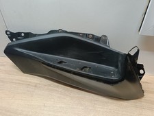 UN CACHE CARENAGE MARCHE PIED