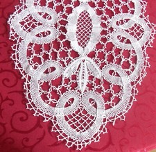 NAPPERON DENTELLE AUX FUSEAUX