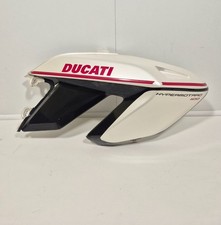 Carénage réservoir droit