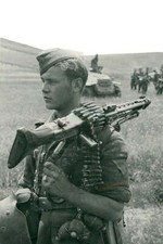 WW2 - Soldat allemand porteur d'une mitrailleuse MG42