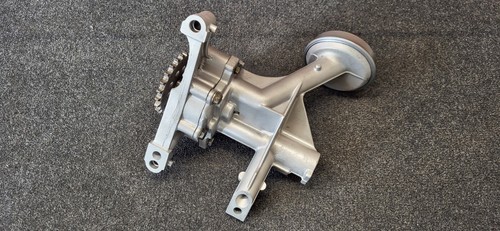 Pompe huile moteur bmw e32 - pompe,