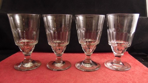 Rare série verres à - de,