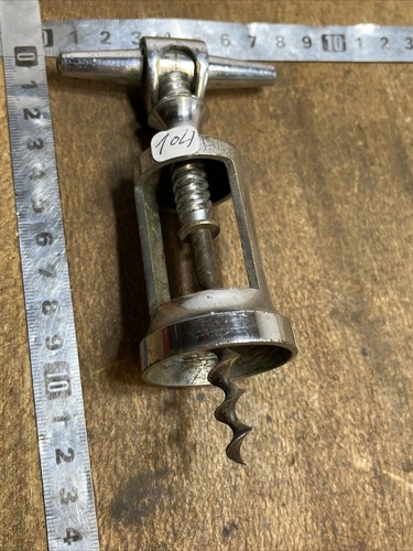 104 ancien tire bouchon - 104,