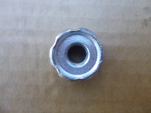 Ecrou fixation cache - de,