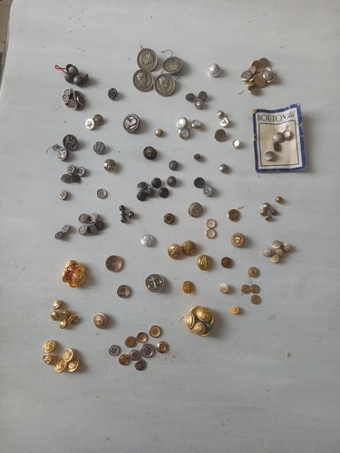 Lot boutons métalliques - boutons,