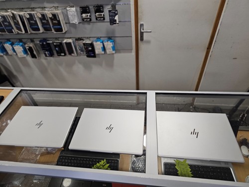 Lot elitebook 830 - de,