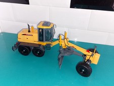 engin de chantier métal et