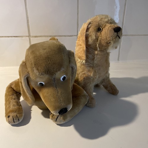 Deux anciens chiens peluche - deux,