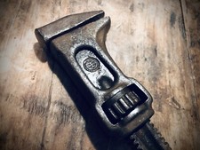 Ancien outil clé anglaise