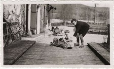 OLD PHOTO - VINTAGE SNAPSHOT -