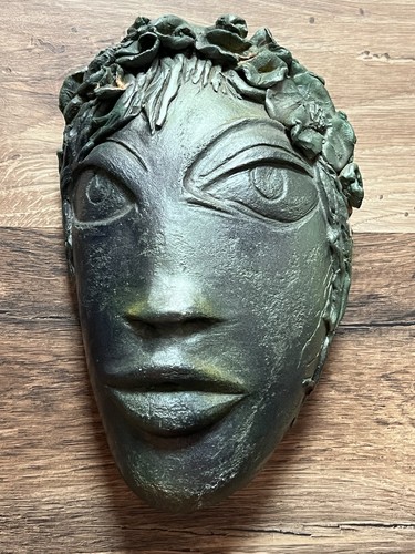 Masque mural ancien - , terre