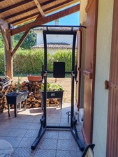 Training station 900